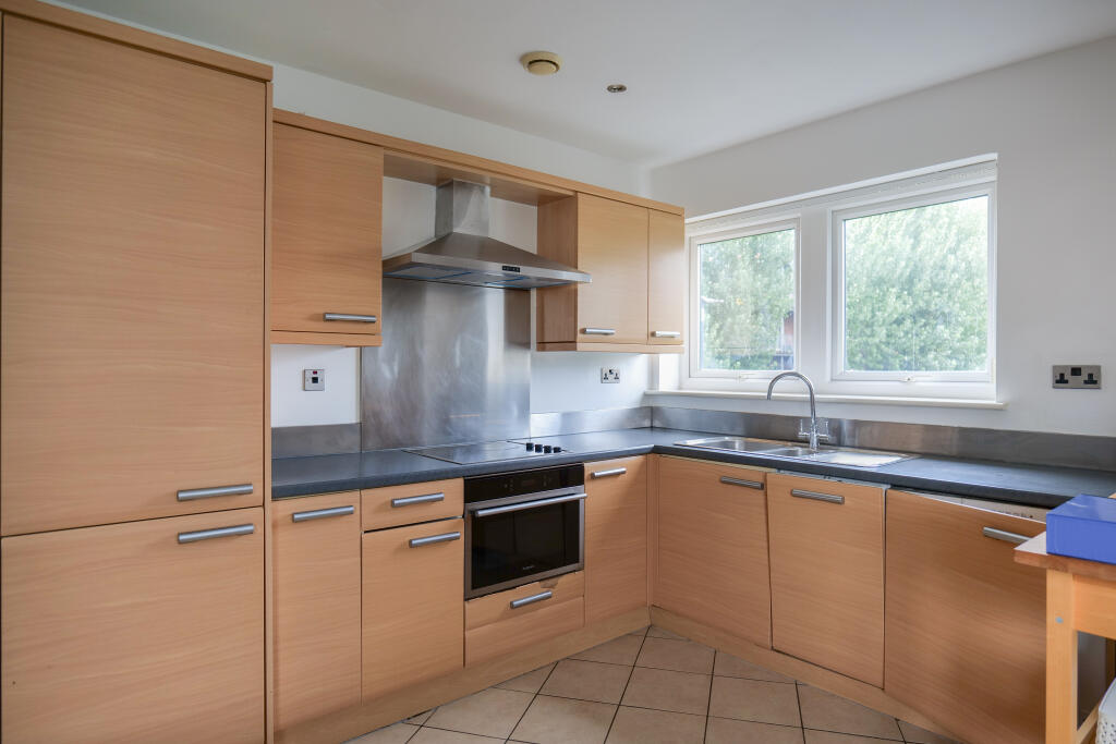 Apartment in Salford, Greater Manchester - View 3