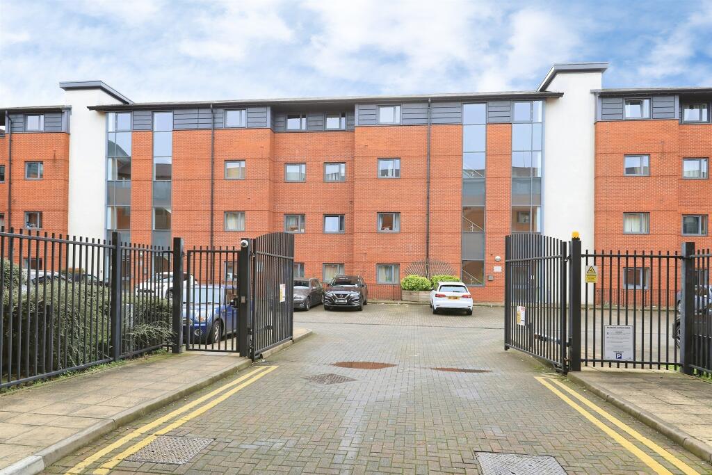 Apartment in Wolverhampton - View 2