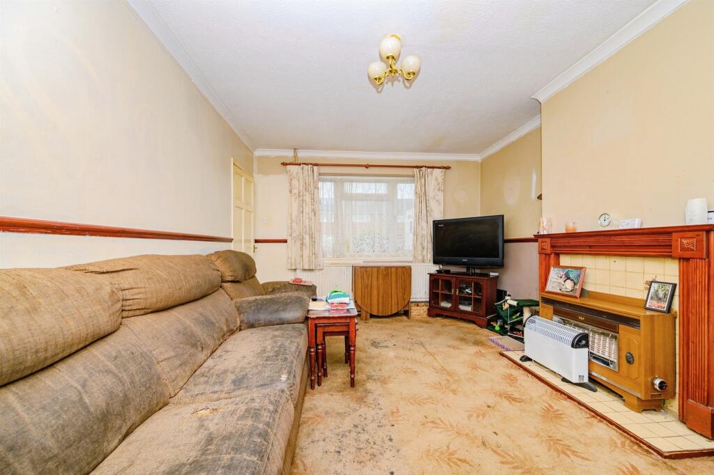Haleswood Road, Hemel Hempstead - View 3