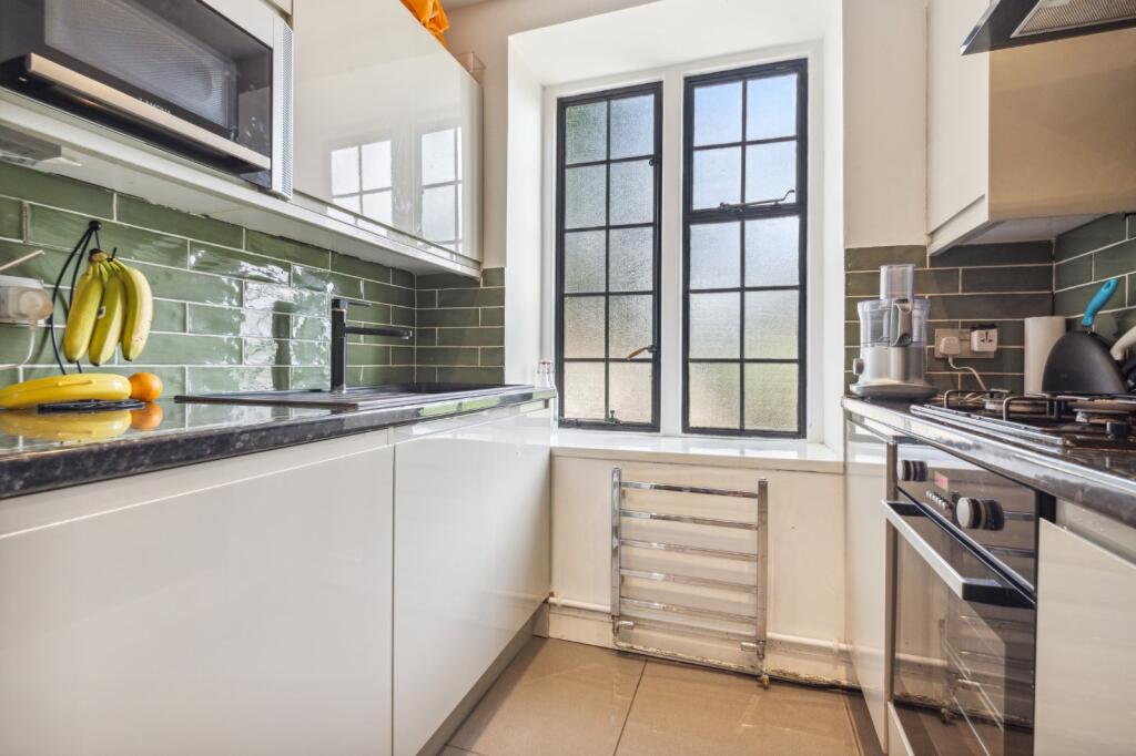 Apartment in London, Manor Fields, Putney - View 4