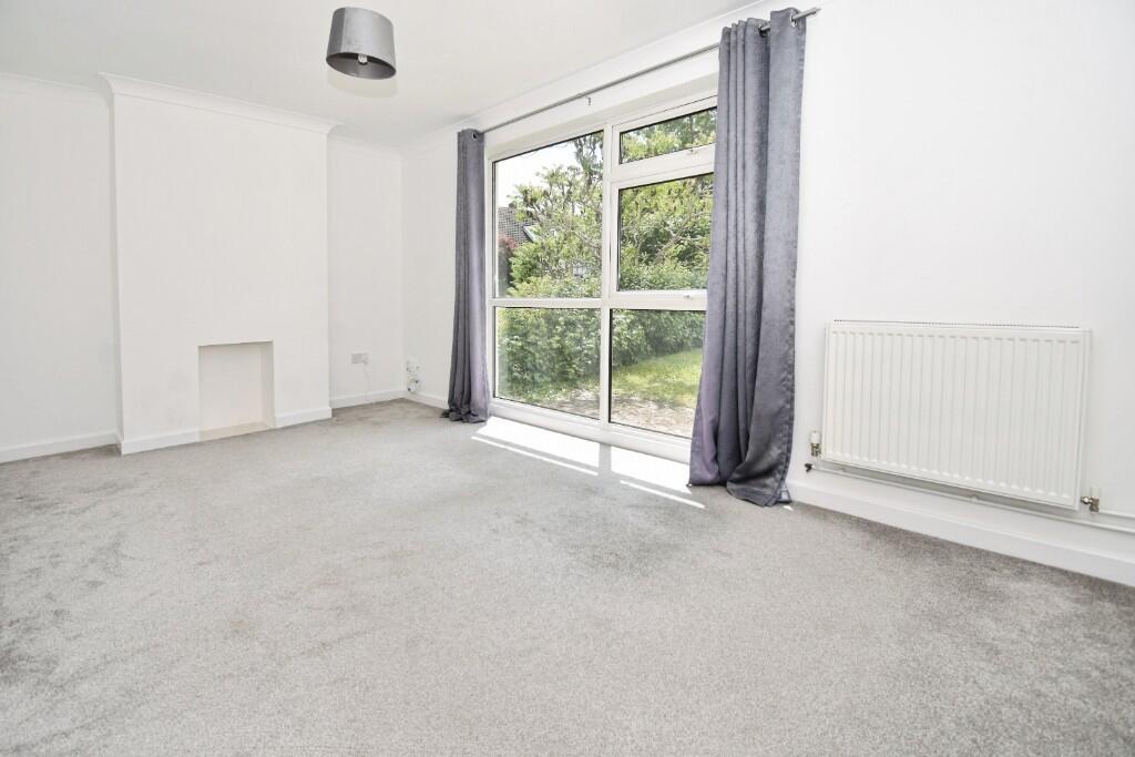 Sycamore Close, PO14 photo 3