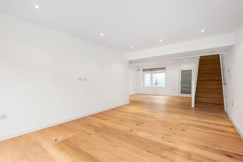 House in London - View 2