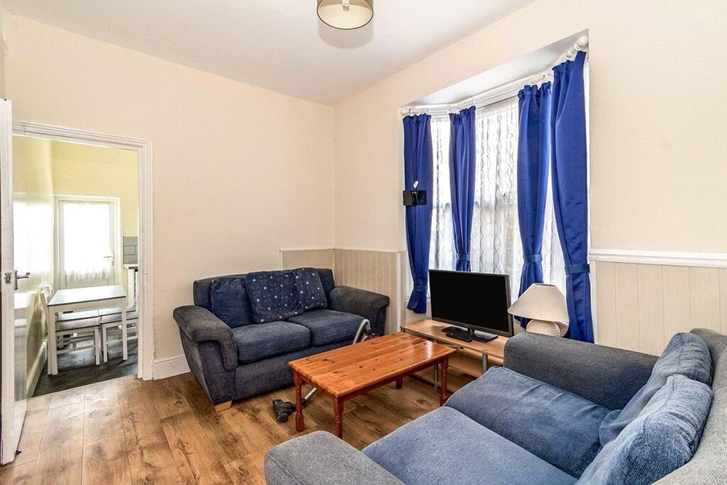 House in Portsmouth - More