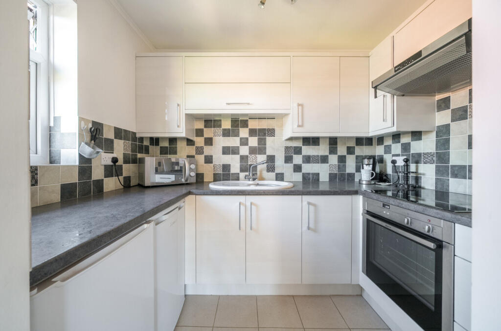 Apartment in Guildford, Surrey - View 4