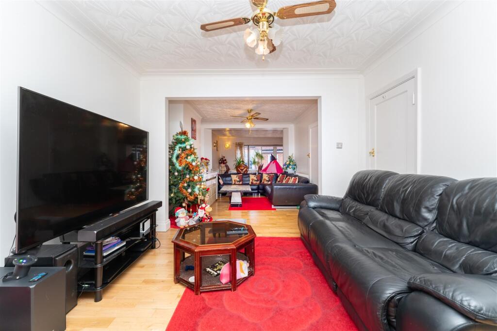 Avenue Crescent, Hounslow photo 3