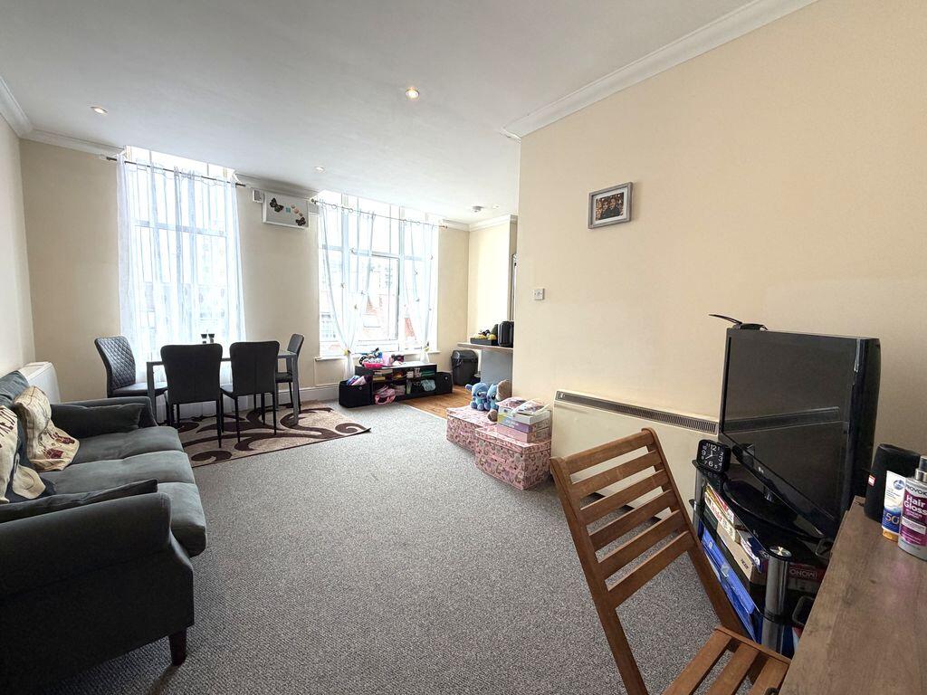 Apartment in Ilford - View 4