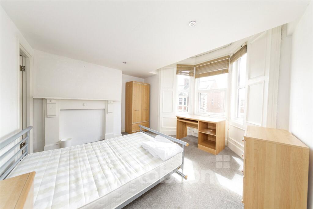 Apartment in Newcastle upon Tyne - View 5