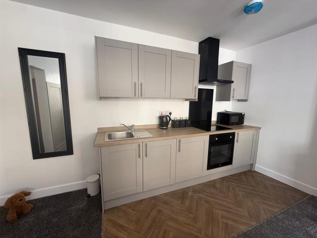 House in Nottingham - View 5