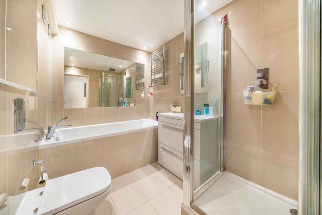 Apartment in London - View 5