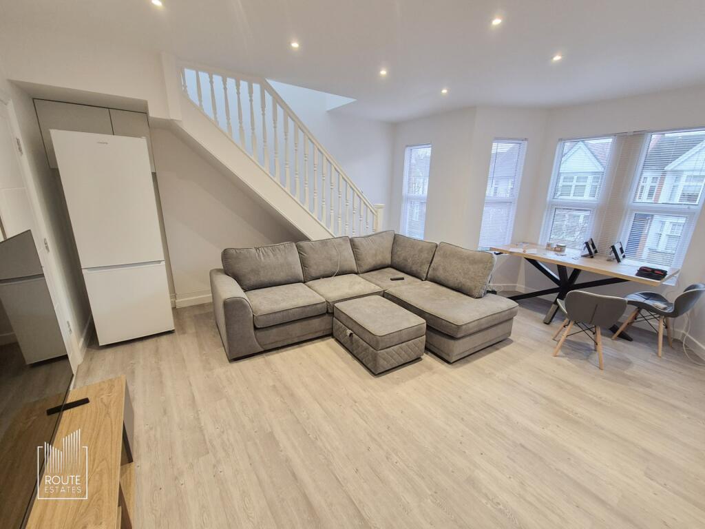 Main image of property: Park Avenue, Enfield, N13