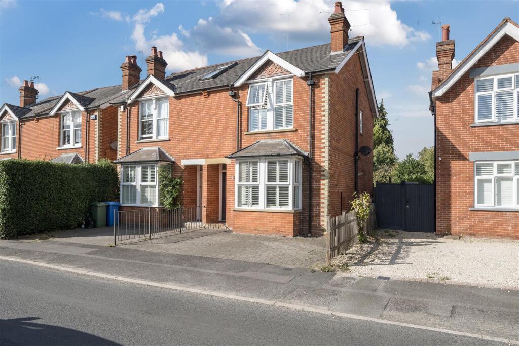 3-bed semi-detached on Pinehill Road, Crowthorne, Berkshire, RG45 7JE, £595,000