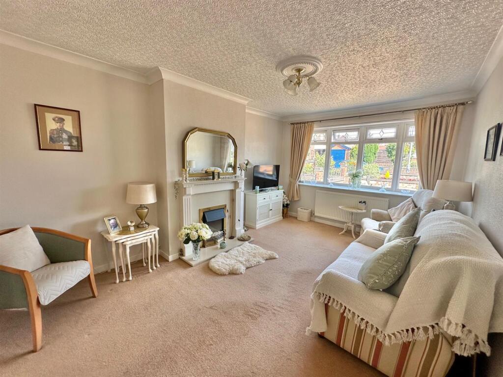 Grange Close, Crewe, Cheshire photo 3