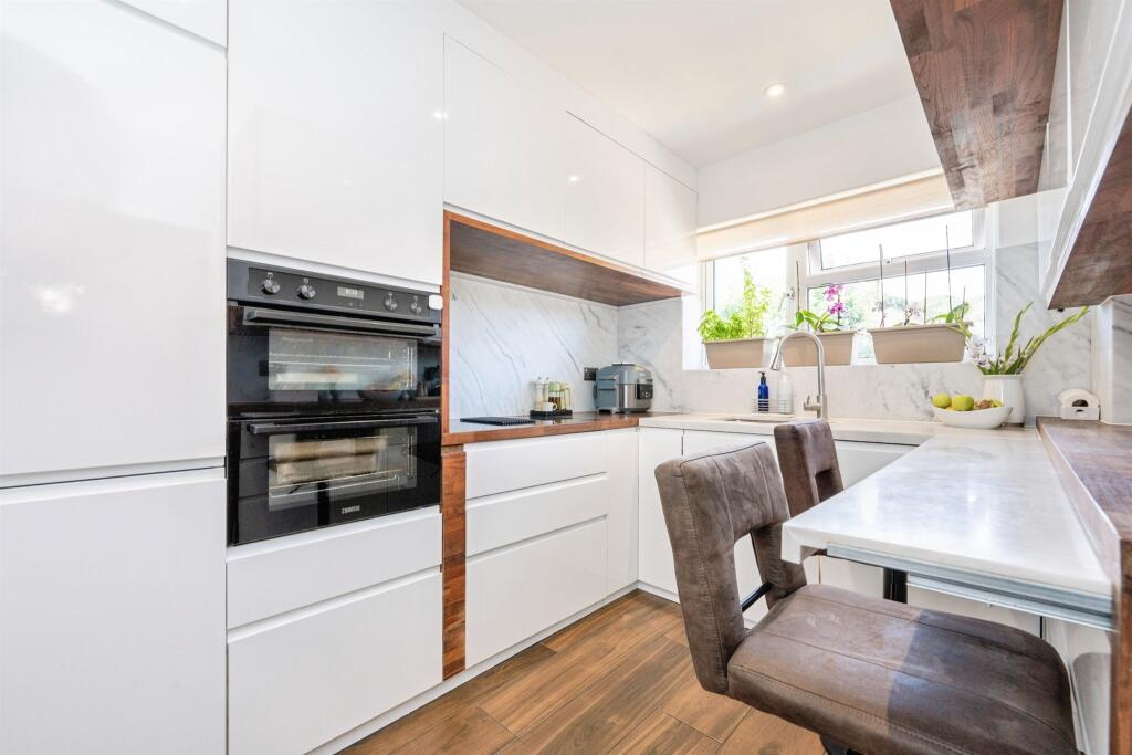 Apartment in Three Rivers, Watford Rural - View 4