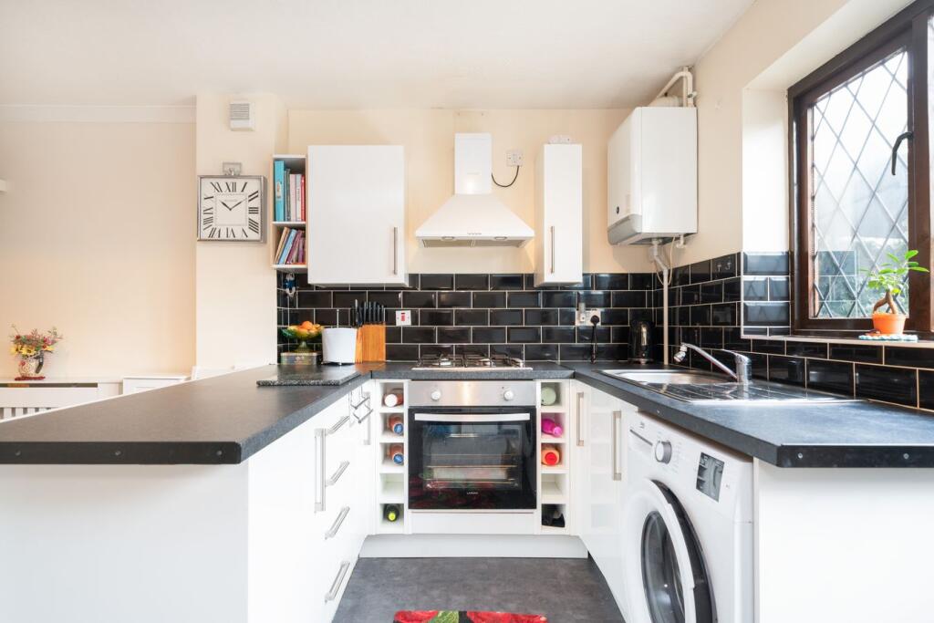 House in Slough - View 4