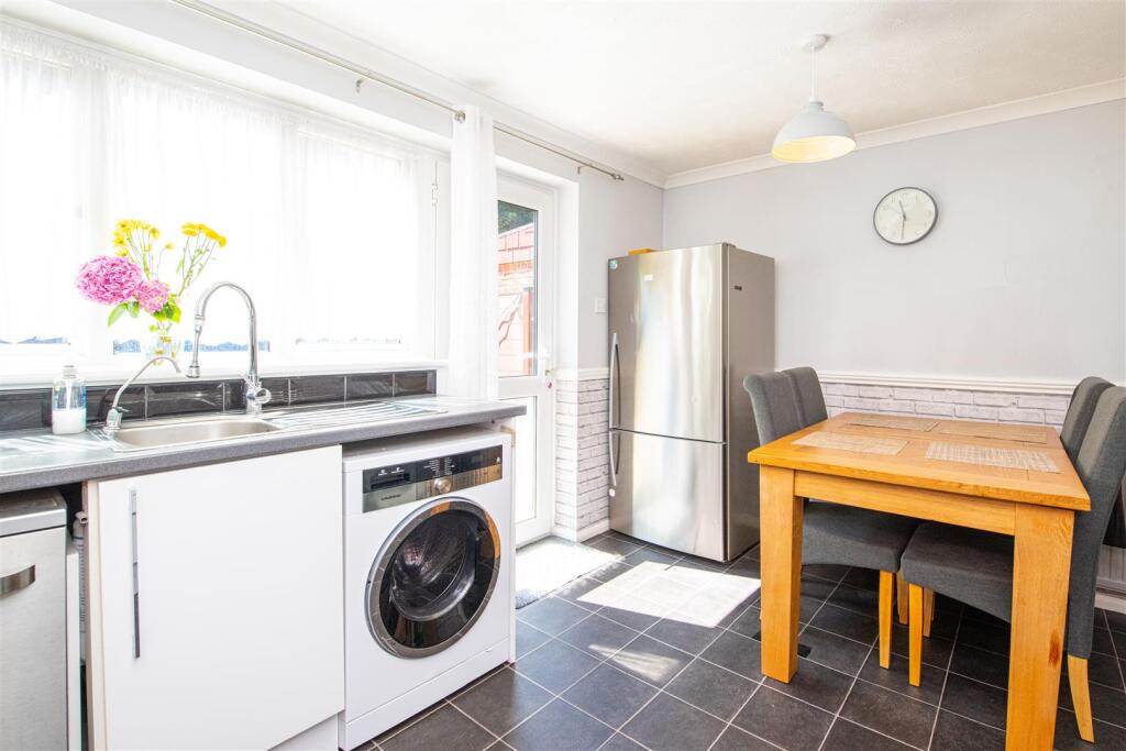 Swinburne Close, Kettering photo 3