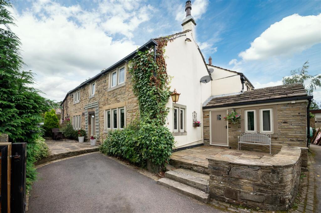 Thorncliffe Lane, Emley, Huddersfield - View 3