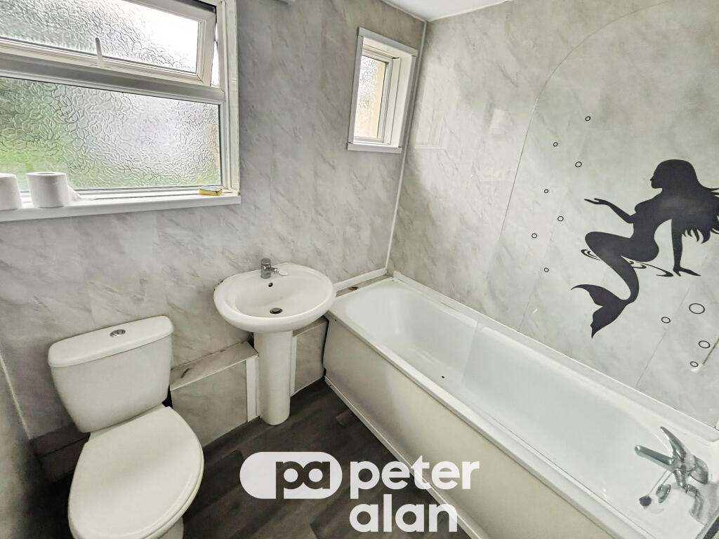 Apartment in Newport - More