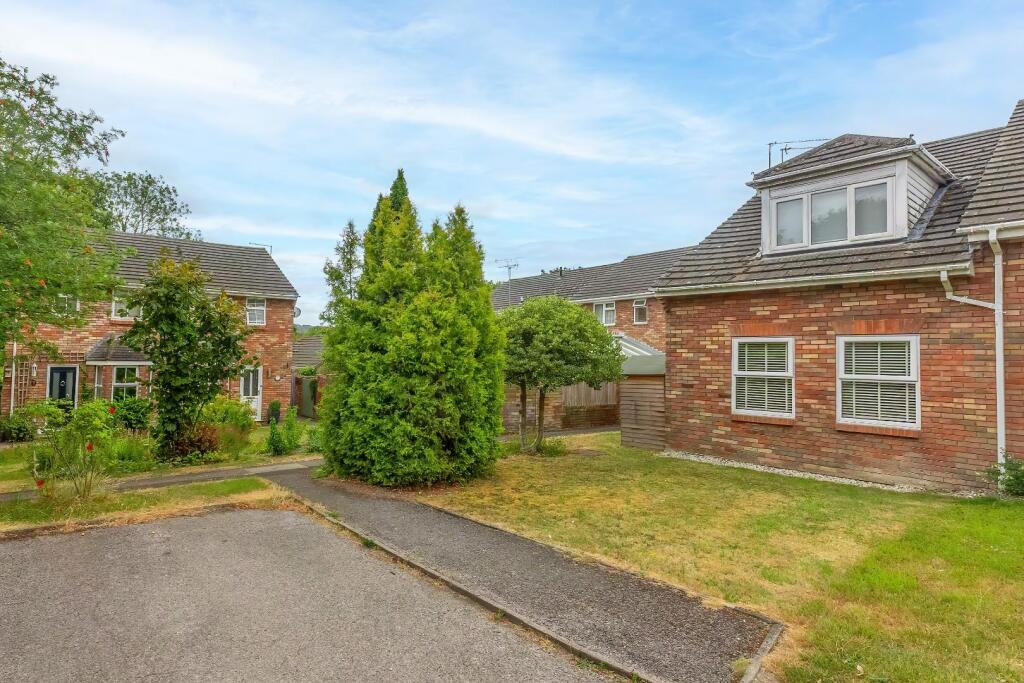 Main image of property: Lakeside, Tring