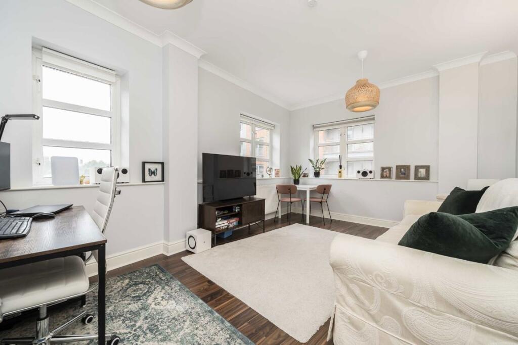 Main image of property: Plumbers Row, Aldgate