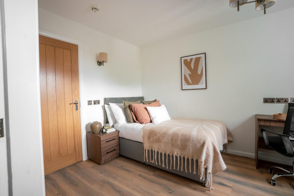 Main image of property: Apt 201, Cambridge House #865430