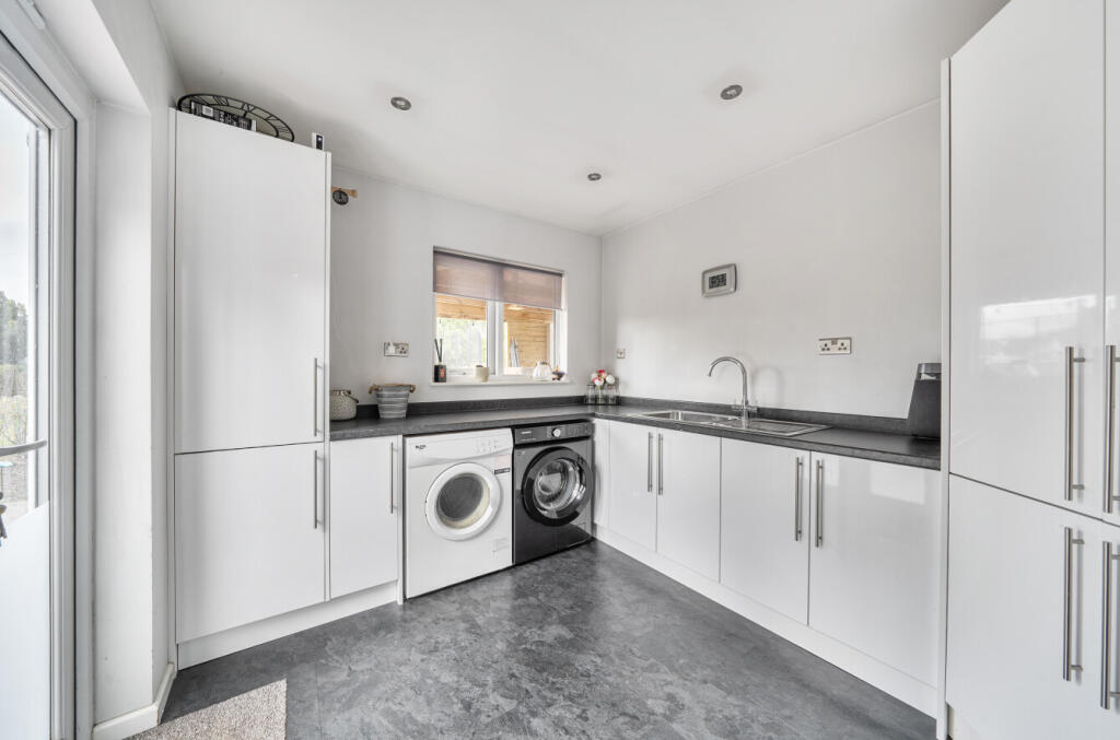 House in Swindon, Greenbridge, Coleview - View 3