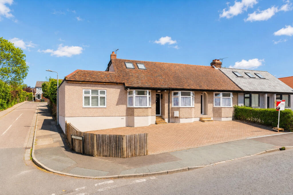 Main image of property: DANIEL THOMAS| Upshire Road, Waltham Abbey, EN9 3NZ