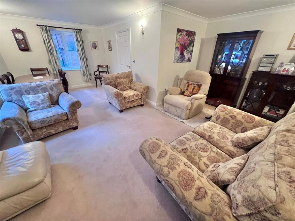 House in Gillingham, Lodbourne - View 3