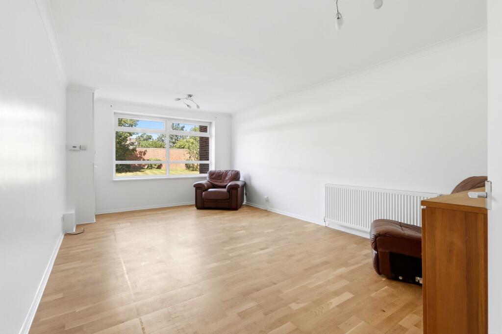 Etchingham Park Road, Solar Court Etchingham Park Road, N3 - View 5