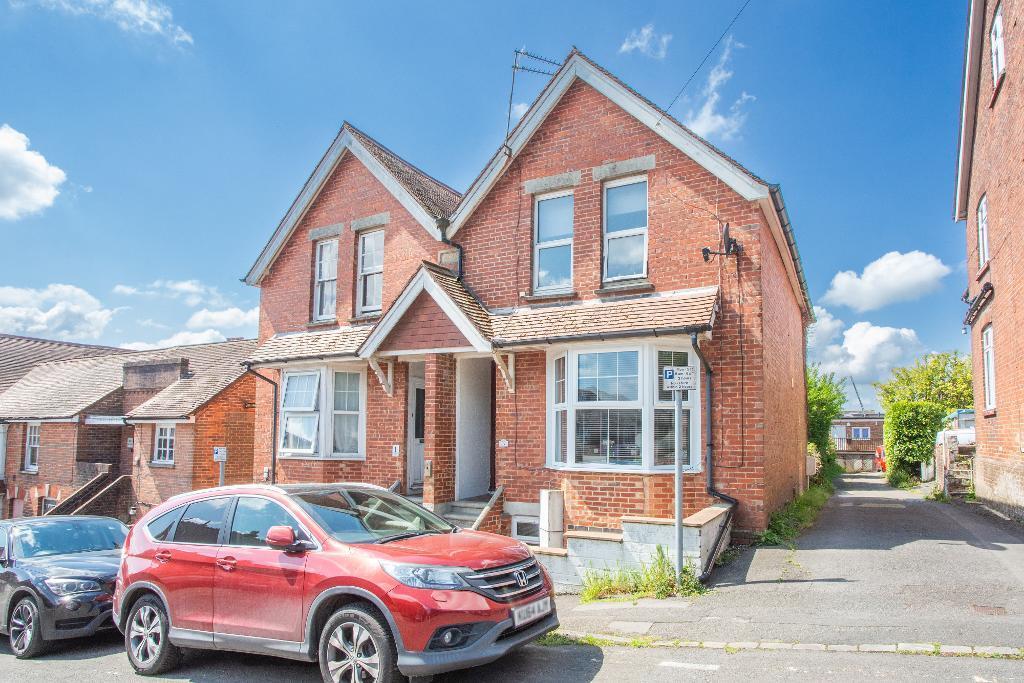 1-bed flat on Cherwell Road, Heathfield, East Sussex, TN21 8JT, £165,000