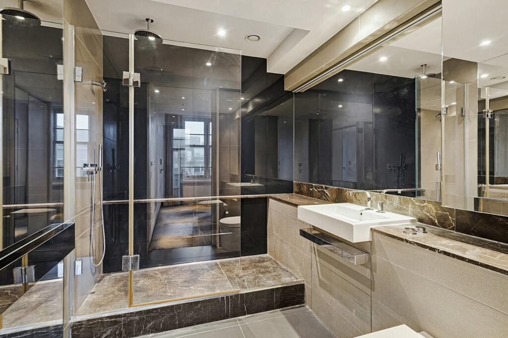 Apartment in London, Soho - View 5