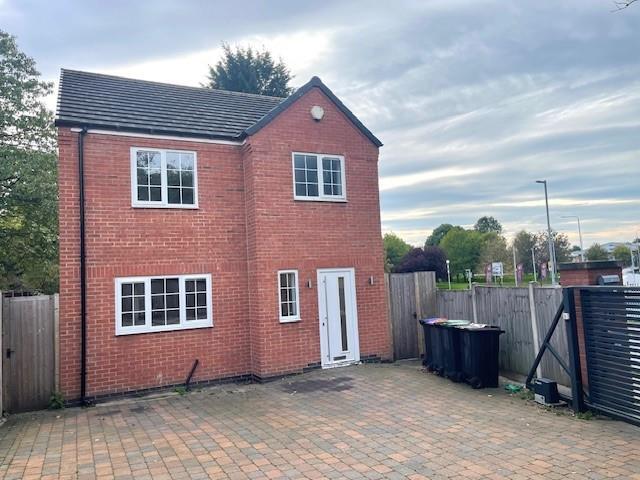 3-bed detached on 3, Hamilton Road, £300,000