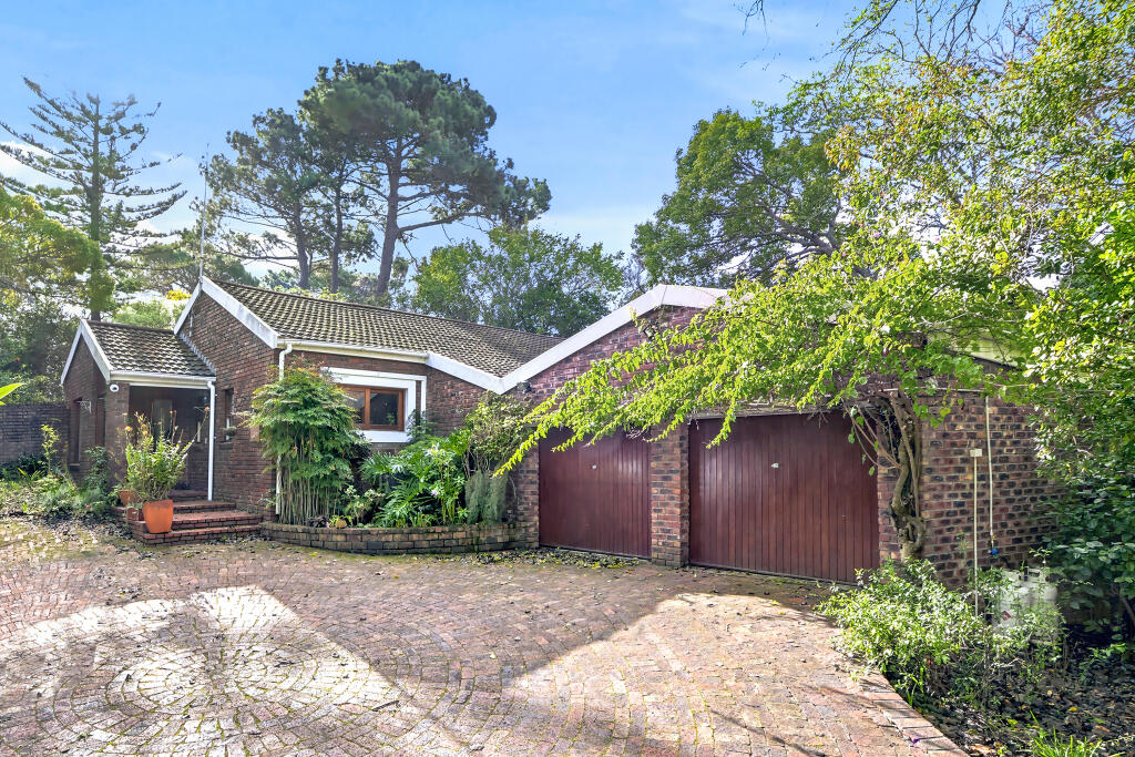 Main image of property: Western Cape, Cape Town, Constantia