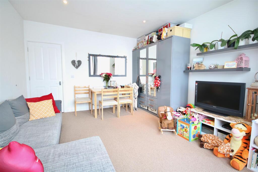 Apartment in Portsmouth - View 3