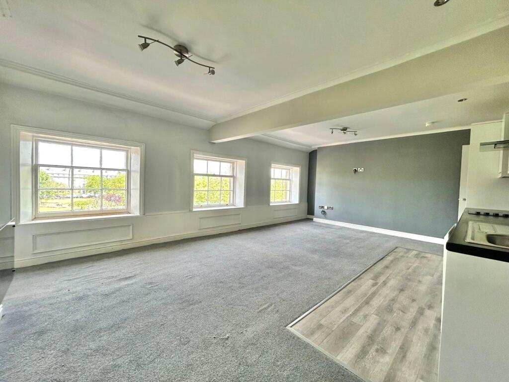 Apartment in Wirral, Liverpool City Region - View 5