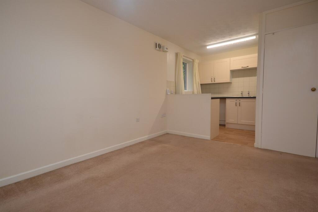Apartment in Salisbury - View 3