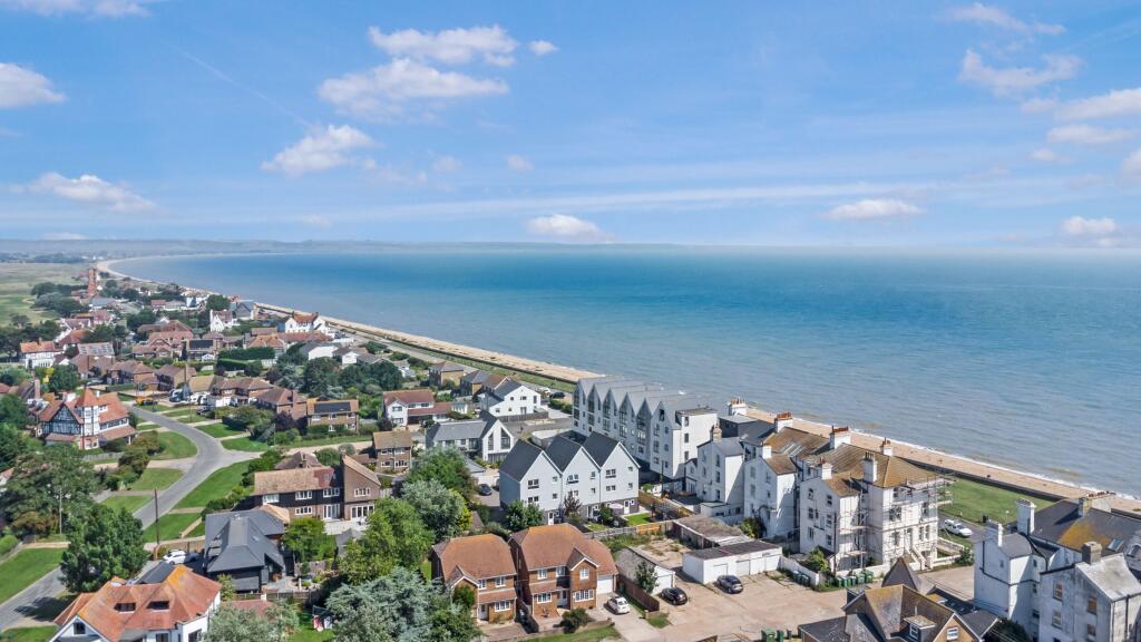 Main image of property: 2 Pebble Close, Littlestone, New Romney, Kent TN28 8FD