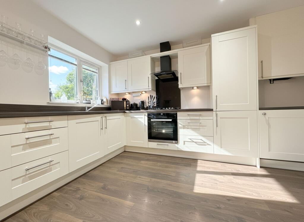 Bradshaw Crescent, Honley, HD9 photo 2