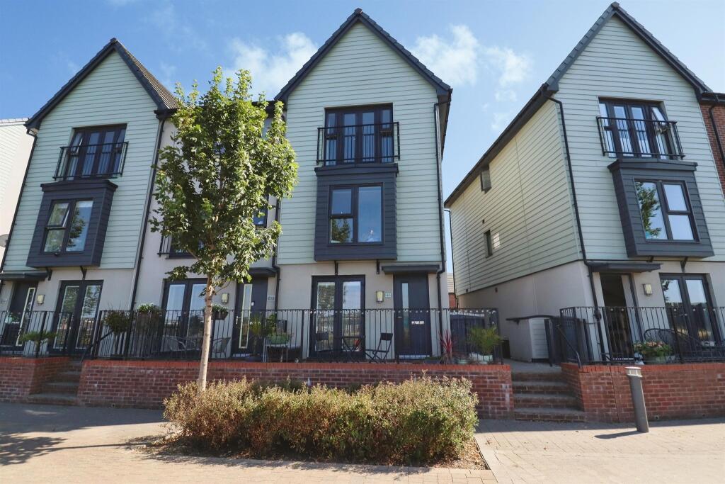 Main image of property: Rhodfa Cambo, Barry