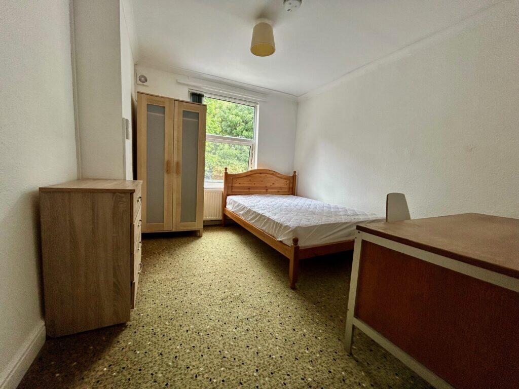 6 bedroom property for rent