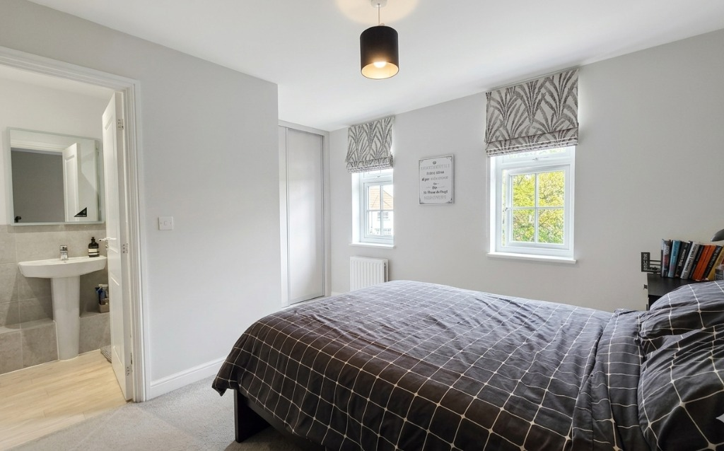 Apartment in Finchampstead - More