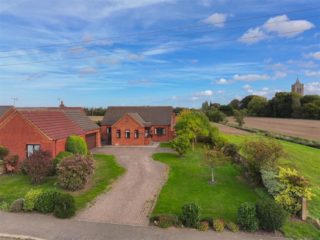 3-bed detached on Topsgate, Gedney, Spalding, £335,000