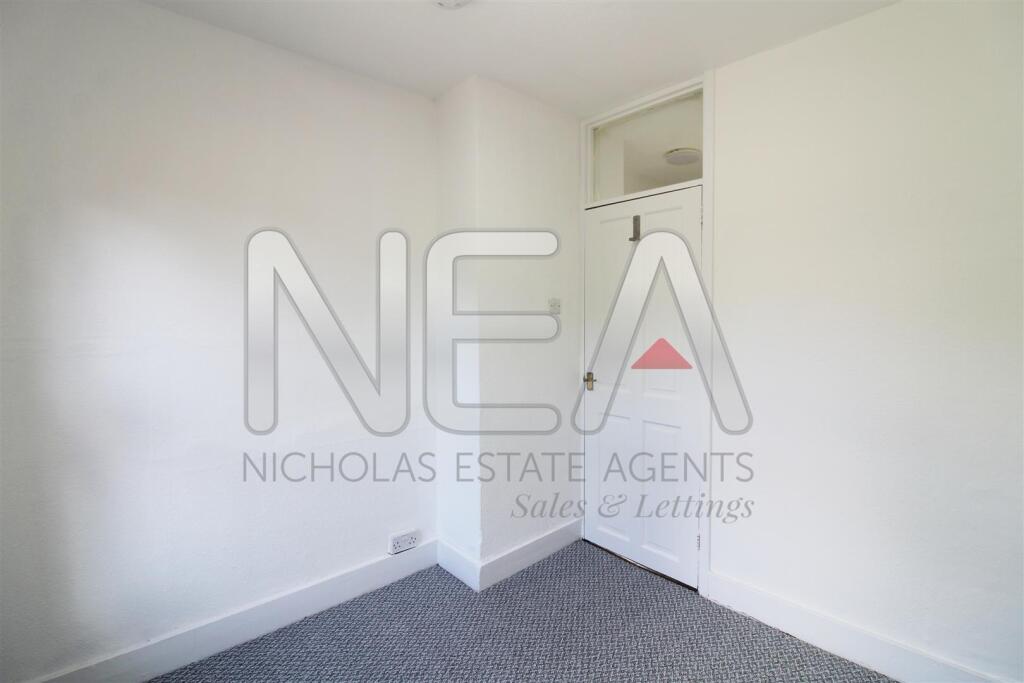 Apartment in Reading - View 5