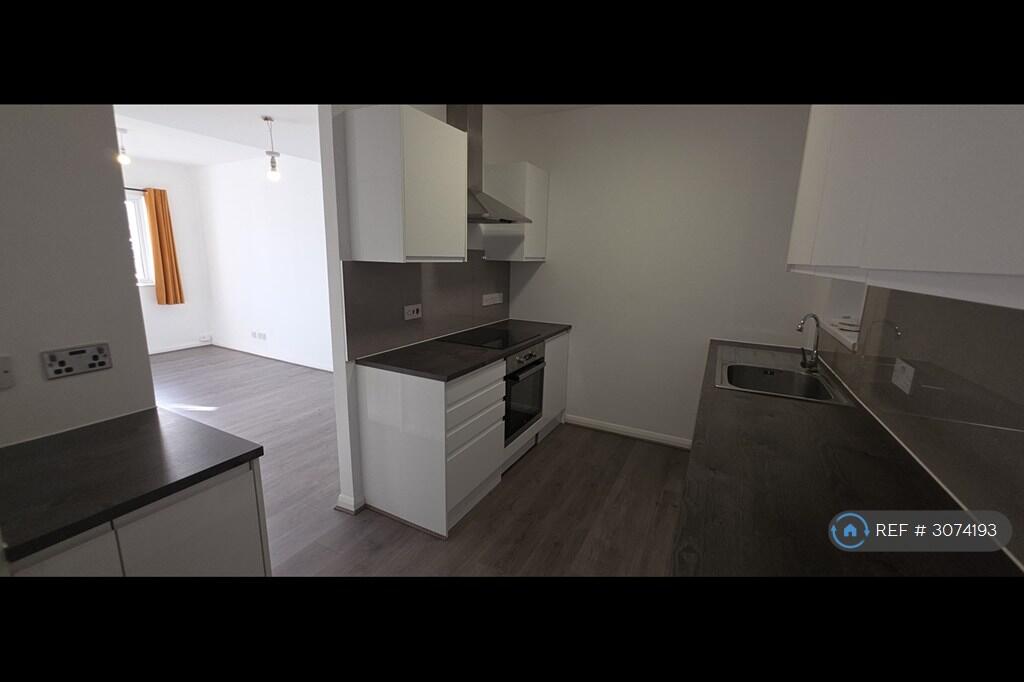 Apartment in Rochester - View 5