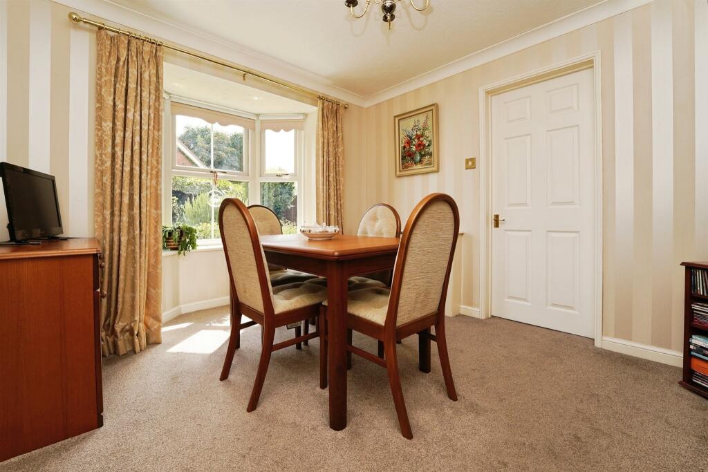 House in Worcester, Lyppard Grange, Warndon - View 4