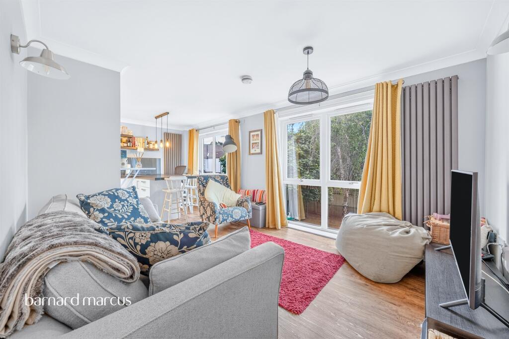 Apartment in Croydon - More