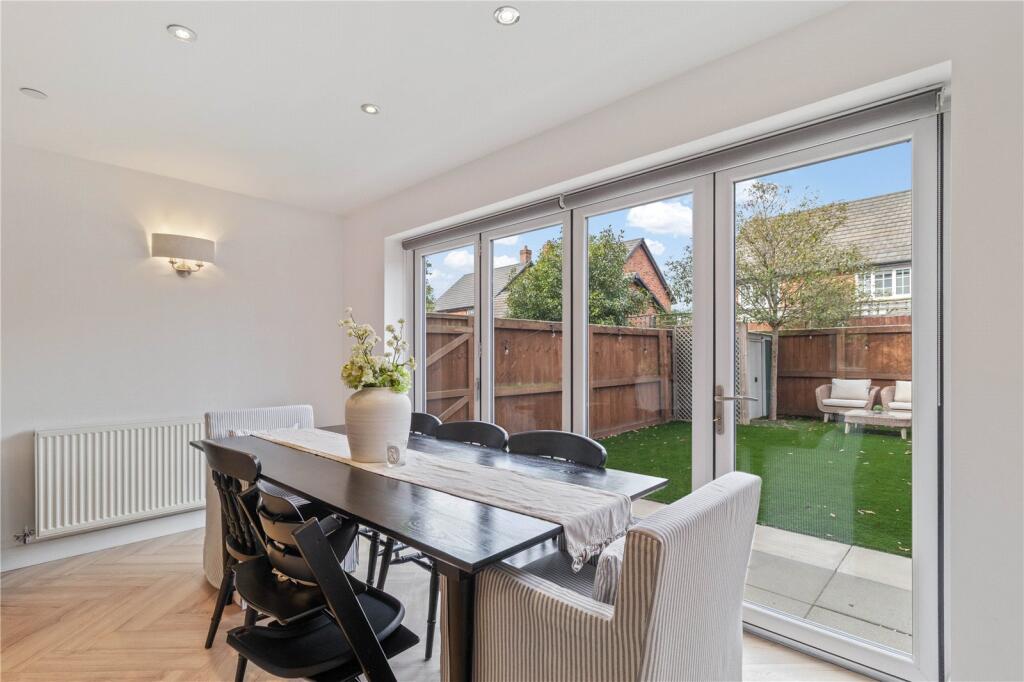 Cedarfield Road, Lymm, Cheshire, WA13 photo 4