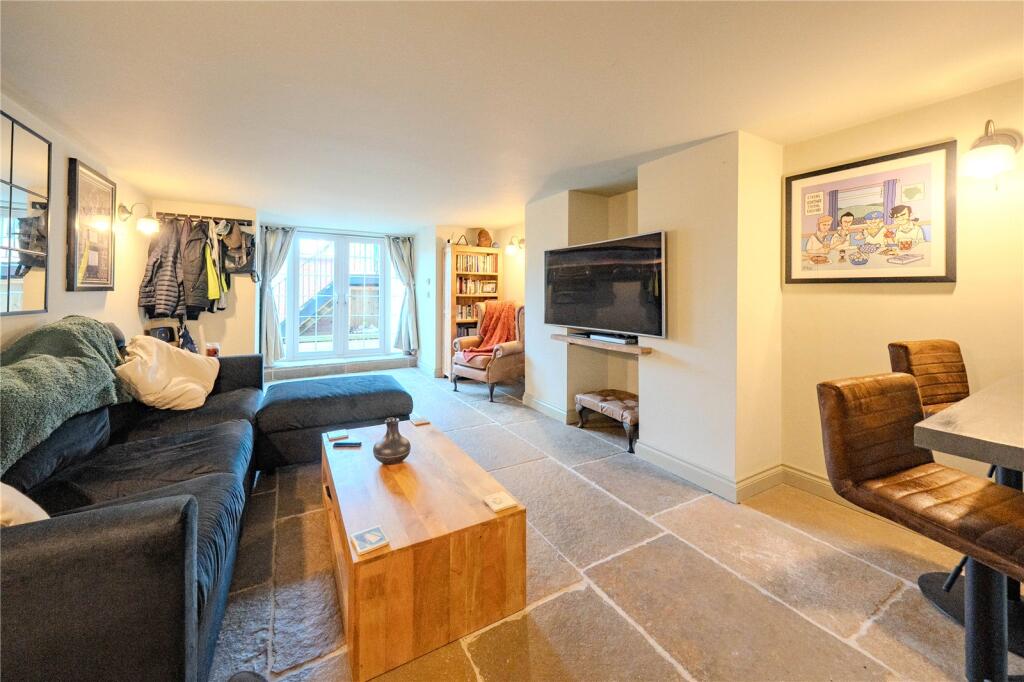 Apartment in Leeds, Park Villas, Roundhay - View 2