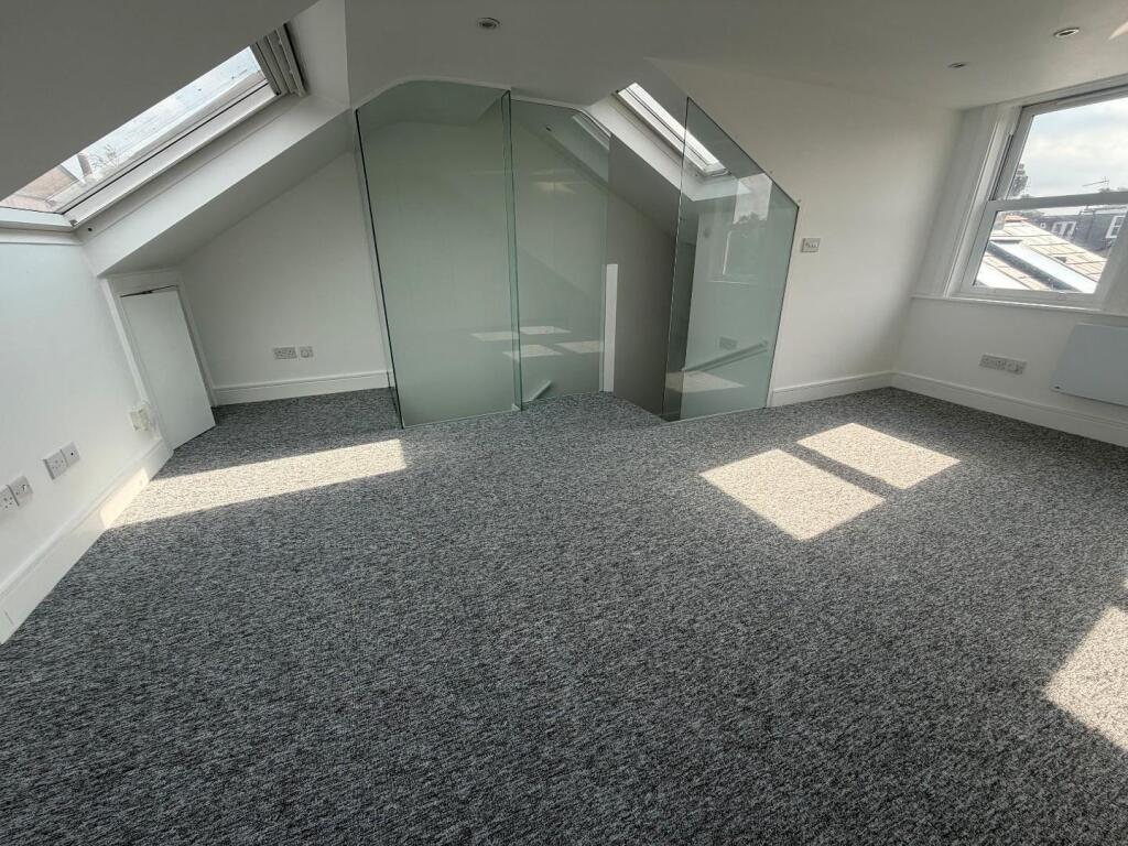 Apartment in Twickenham - View 2