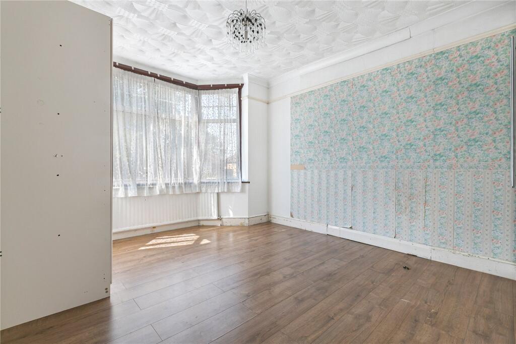 Hanworth Road, Hounslow, TW4 photo 4