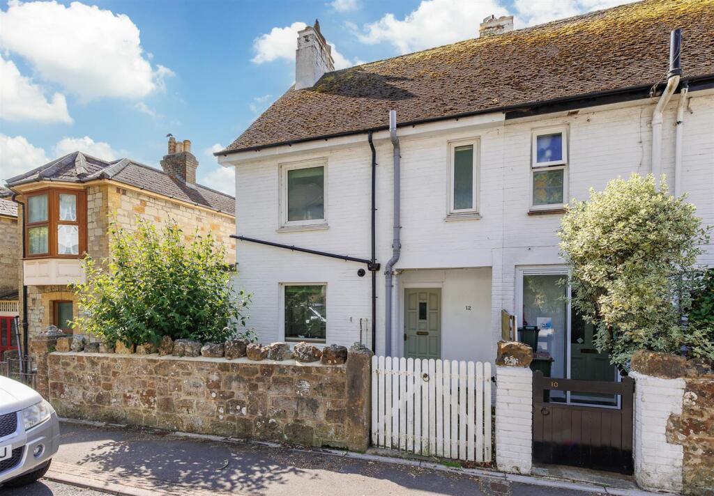 Main image of property: CHAIN FREE COTTAGE WITH SEA VIEWS - Mitchell Avenue, Ventnor